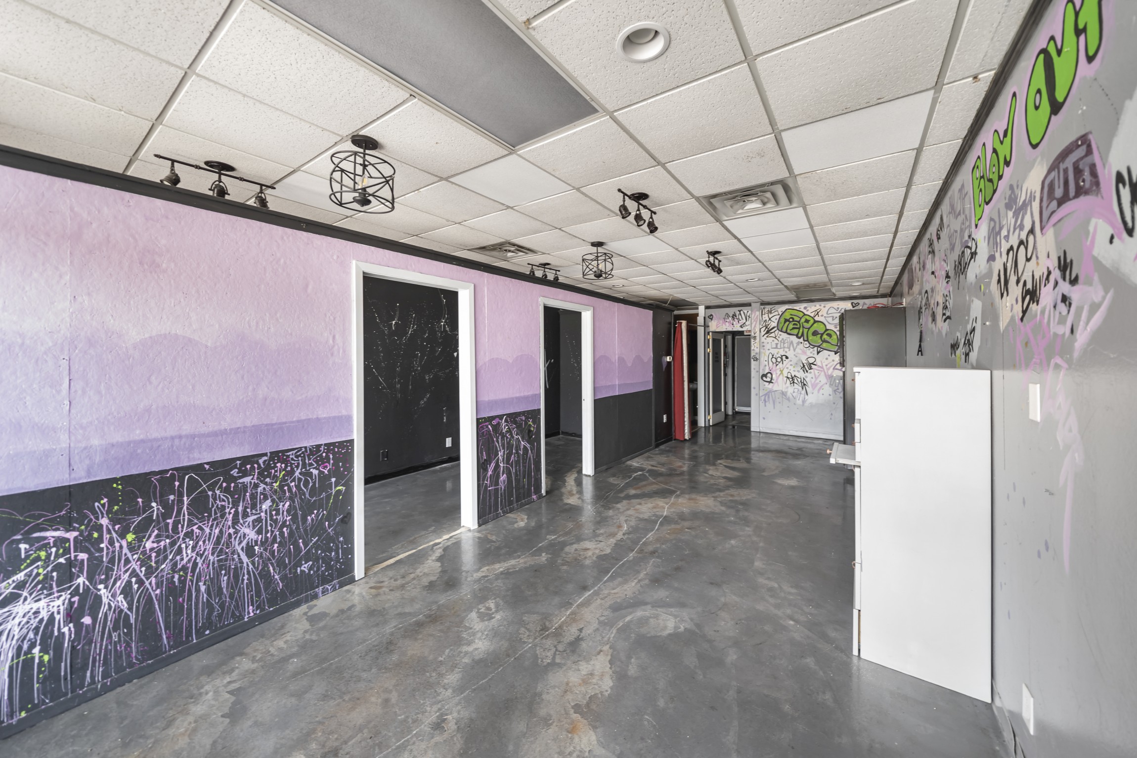 interior view of the former salon/retail space at STE 1810-102 in the Santa Fe Shopping Center in Weatherford TX, now available for lease