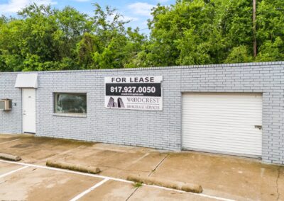 A flex suite located behind the Santa Fe Shopping Center in Weatherford TX, with suites available for lease!