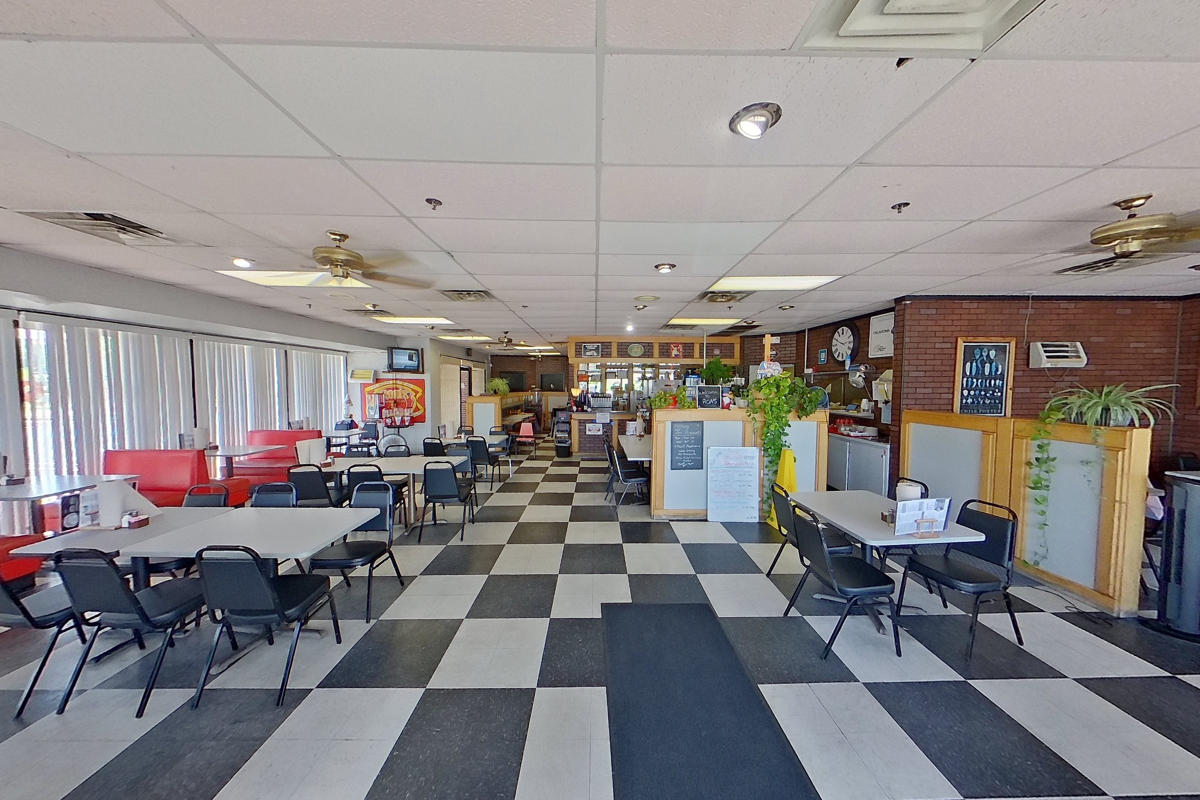 dining room interior view of Heritage Plaza Suite A, a former Restaurant
