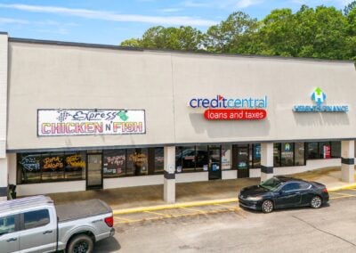 A row of several businesses in the Bonner's Point Shopping Center in Roanoke AL