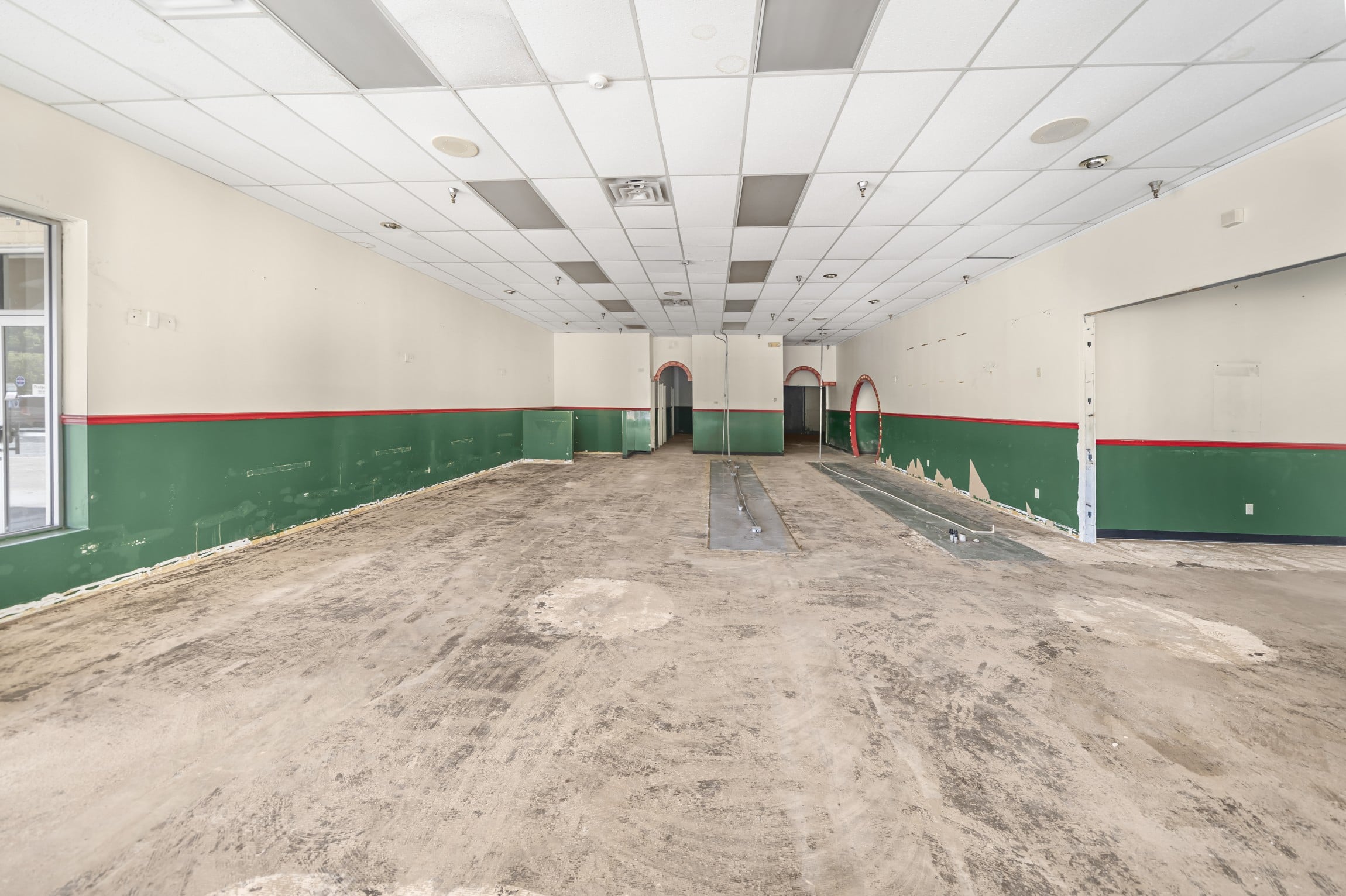 the main dining room of Suite 3, a 2nd generation restaurant in Marion NC, now available for lease