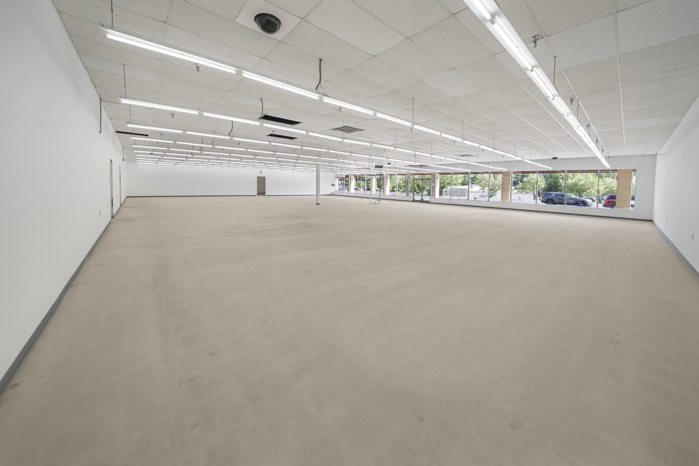 the very clean, open retail floor of suite 5 in Marion City Square