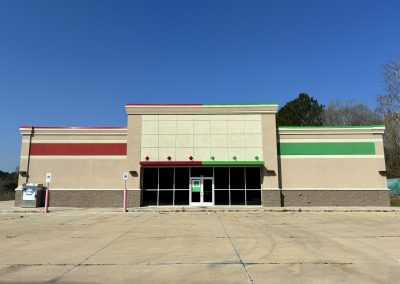 Storefront of the freestanding former Family Dollar-Dollar Tree in Pineland TX, now available for lease!