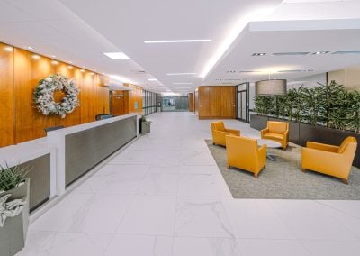 The 2nd floor lobby & security desk of the Regions Tower/400 West Capitol building in Little Rock AR, an office building with office & retail space now available for lease.