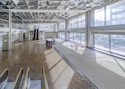 The 1st floor lobby of the Regions Tower/400 West Capitol building in Little Rock AR, an office building with office & retail space now available for lease.