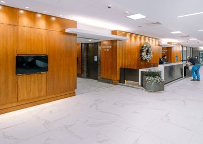 The 2nd floor lobby & security desk of the Regions Tower/400 West Capitol building in Little Rock AR, an office building with office & retail space now available for lease.